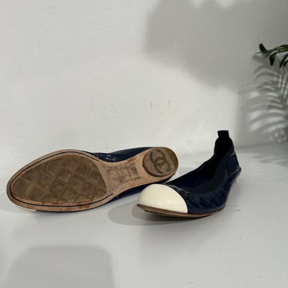 Chanel Navy Patent Elastic White Cap Toe Flats size 37 1/2 - Picture 7 of 9